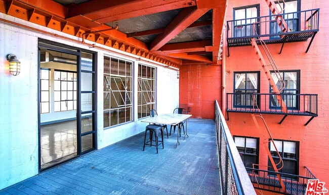 property at 746 S Los Angeles St