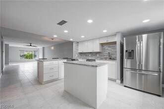 2244 Winkler Ave in Ft. Myers, FL - Building Photo - Building Photo
