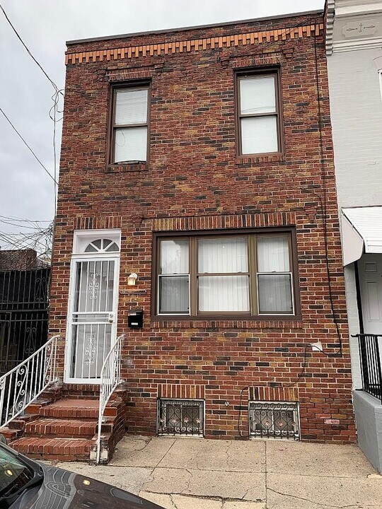 1711 W Juniata St in Philadelphia, PA - Building Photo