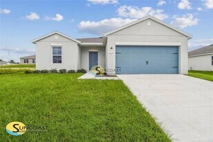 8271 N Wakefield Dr in Dunnellon, FL - Building Photo