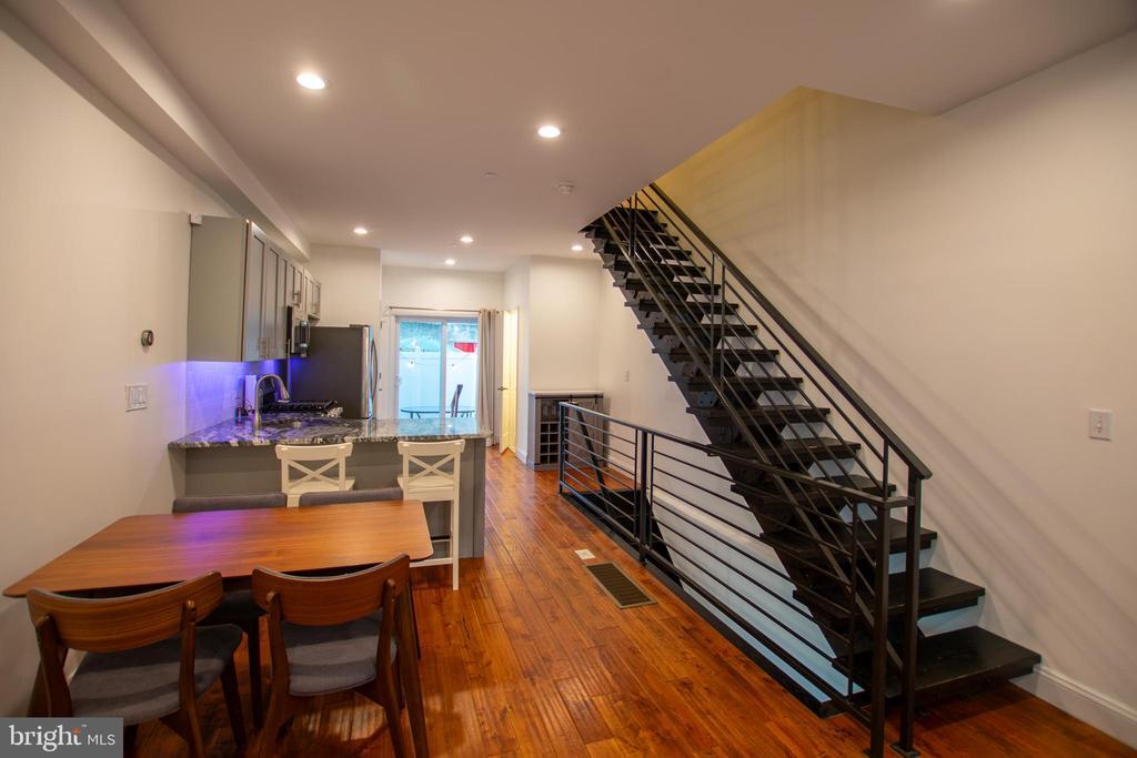 1910 Fernon St in Philadelphia, PA - Building Photo