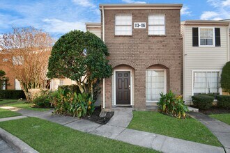 2002 Gentryside Dr in Houston, TX - Building Photo - Building Photo