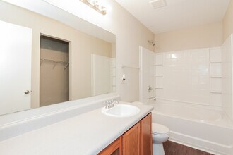 1308 Indian Charley Ct in Clover, SC - Foto de edificio - Building Photo