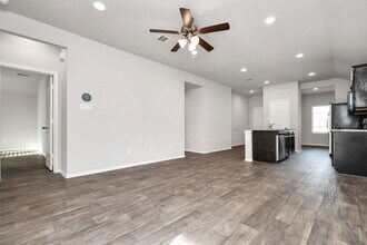 9878 Laurel Lake Dr in Shenandoah, TX - Building Photo - Building Photo