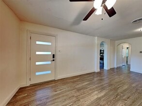 10019 Olmos Dr in Dallas, TX - Building Photo - Building Photo