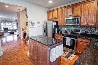 31 Mallard Pl in Secaucus, NJ - Building Photo - Building Photo