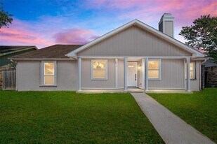 6816 Curry Dr in The Colony, TX - Building Photo