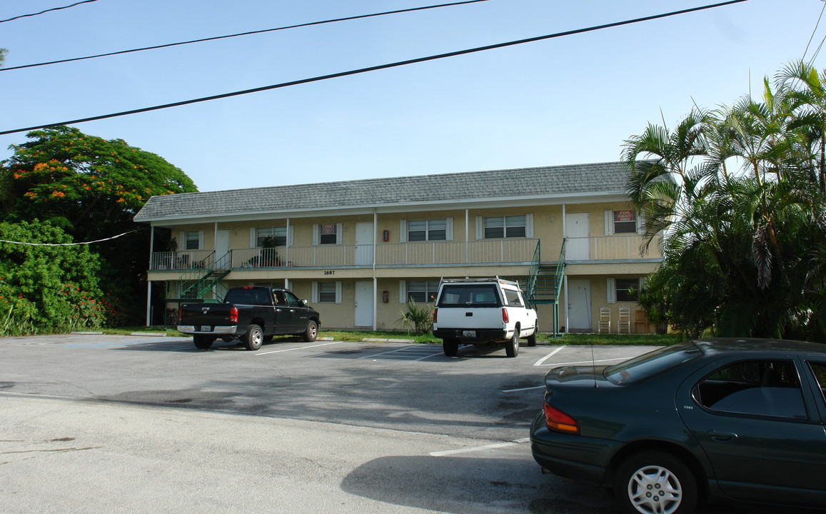 1887 Juno Rd in North Palm Beach, FL - Building Photo