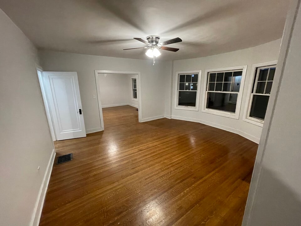 1646 Lucia Ave, Unit 1 in Louisville, KY - Foto de edificio