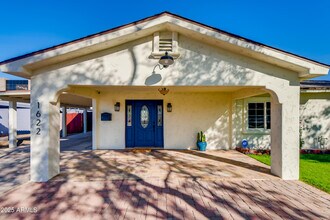 1622 E Cheery Lynn Rd in Phoenix, AZ - Building Photo - Building Photo