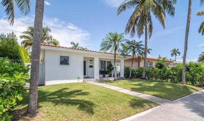property at 1439 Hollywood Blvd