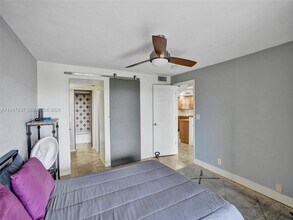 2304 S Cypress Bend Dr in Pompano Beach, FL - Building Photo - Building Photo