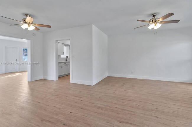 1751 12th Ct N in Lake Worth Beach, FL - Building Photo - Building Photo