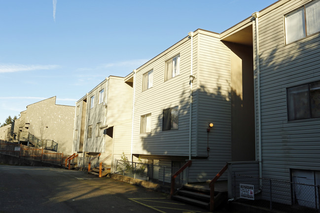 Sandhurst Apartments in Seattle, WA - Building Photo - Building Photo