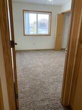 5293 Manchester Dr in Maple Plain, MN - Foto de edificio - Building Photo