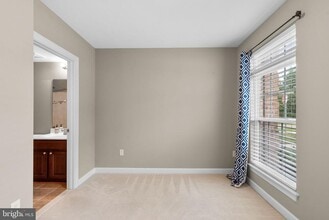 9403 Aston Villa in Ellicott City, MD - Foto de edificio - Building Photo