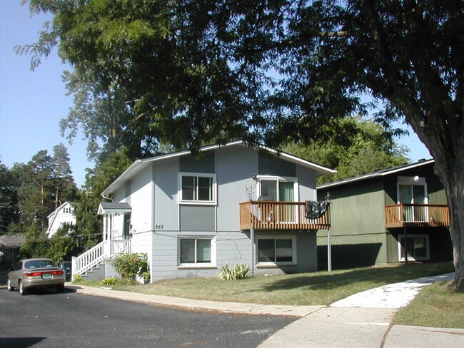 property at 253 Brookridge Ct