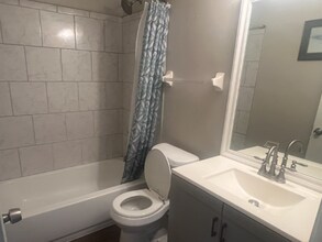 2550 Reese Lake Cir in Memphis, TN - Building Photo - Building Photo