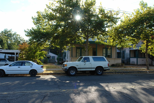 1020 Broadway St in Chico, CA - Building Photo - Building Photo