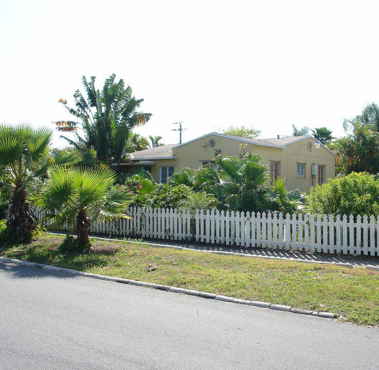 43 SW 15th St in Dania Beach, FL - Building Photo