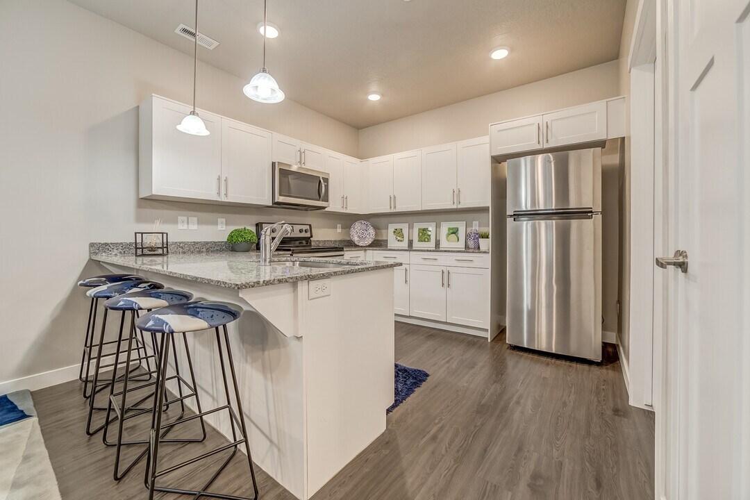 594 E 250 N in Orem, UT - Building Photo