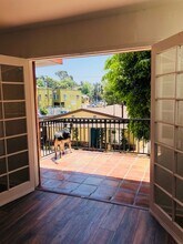 1534 1/2 Allesandro St in Los Angeles, CA - Foto de edificio - Building Photo