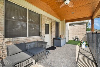 9619 Leaning Tree Ln in Houston, TX - Building Photo - Building Photo