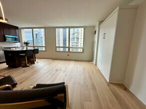33 W Ontario St, Unit 31D in Chicago, IL - Building Photo - Building Photo