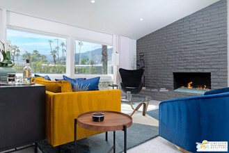 988 E Paseo El Mirador in Palm Springs, CA - Building Photo - Building Photo