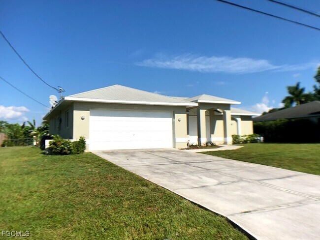517 SE 16th Pl in Cape Coral, FL - Building Photo - Building Photo
