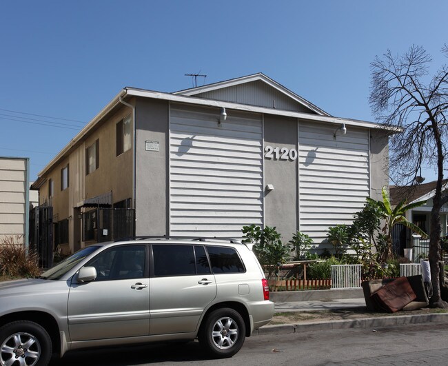 4 Units + 1 Non-conforming in Long Beach, CA - Building Photo - Building Photo