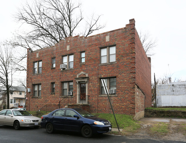 2800 16th Pl in Washington, DC - Building Photo - Building Photo