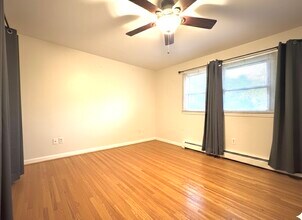 2 Huber Pl in Saint James, NY - Building Photo - Building Photo