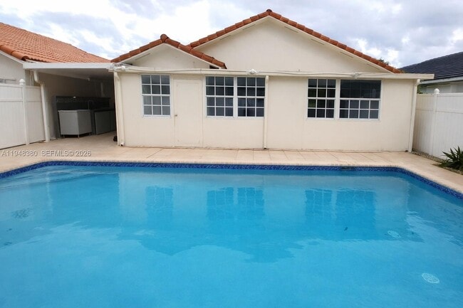 14316 SW 148th Pl in Miami, FL - Building Photo - Building Photo