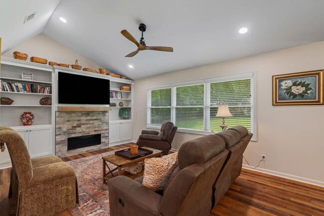 property at 608 S 21st Ave