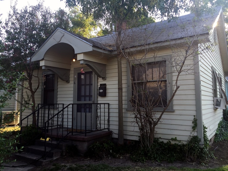 813 W 11th St in Medford, OR - Building Photo