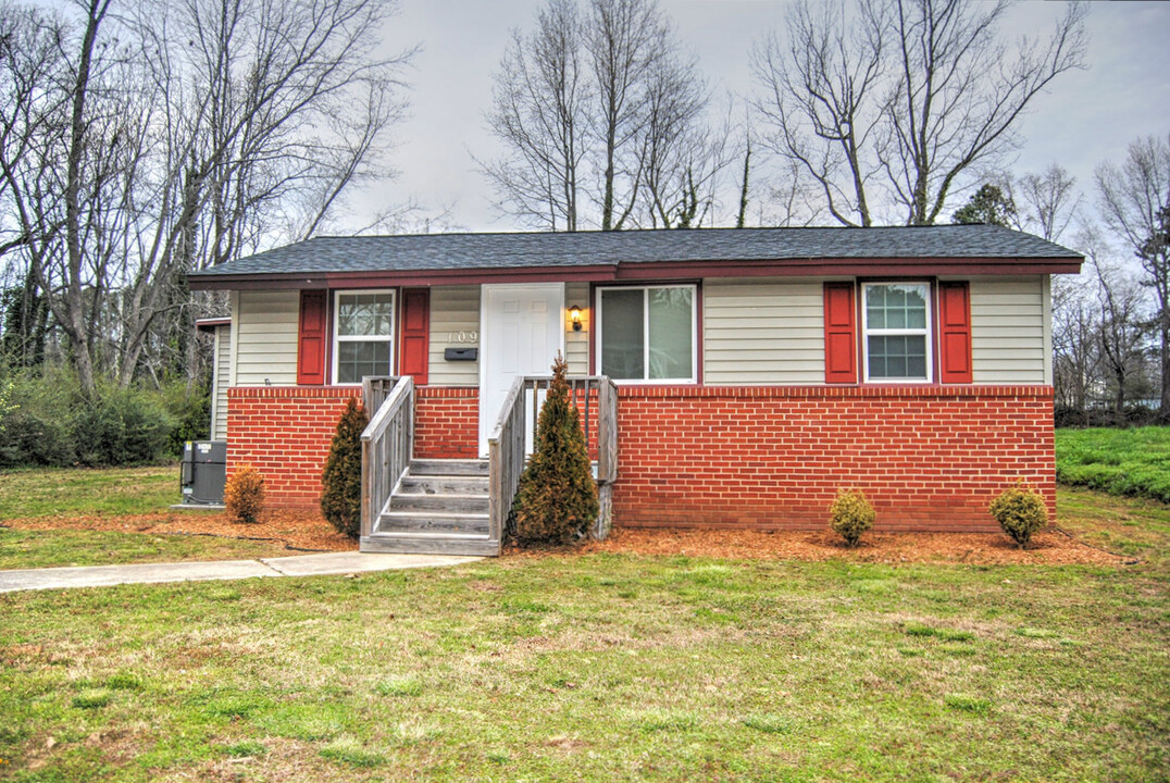 109 Turner St in Garner, NC - Building Photo