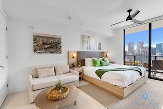 601 NE 1st Ave in Miami, FL - Building Photo - Building Photo
