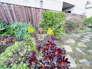 97 Corinthian Walk in Long Beach, CA - Building Photo - Building Photo