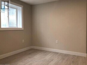 7 Chalmers St in St Catharines, ON - Building Photo - Building Photo