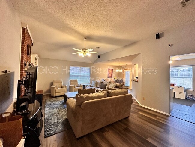 17316 Valley Crst in Edmond, OK - Building Photo - Building Photo