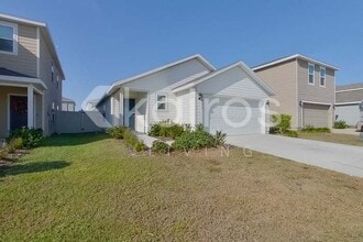 8684 SW 44th Ct in Ocala, FL - Foto de edificio - Building Photo