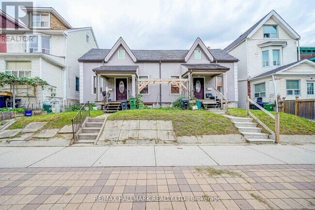 property at 822-822 Gerrard St E