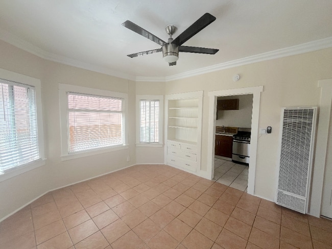 744 Pine Ave, Unit 11 in Long Beach, CA - Foto de edificio - Building Photo