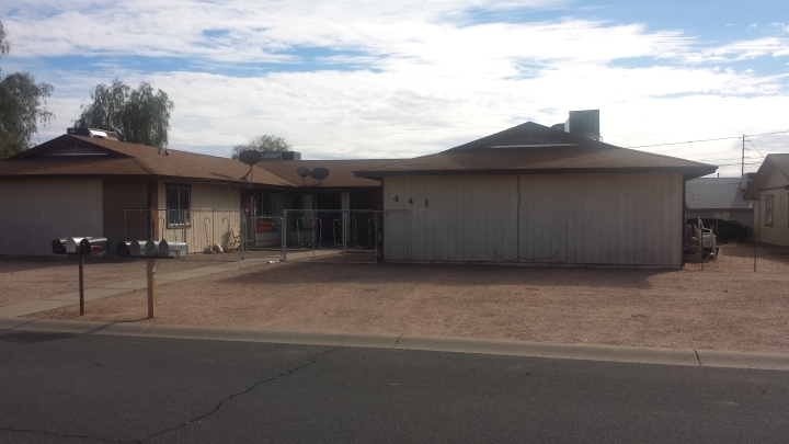 441 E Peppertree Ave in Apache Junction, AZ - Foto de edificio