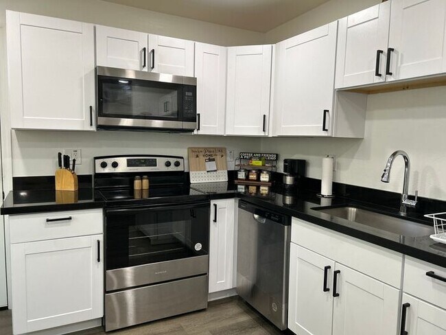 property at 1254 W Manhatton Dr