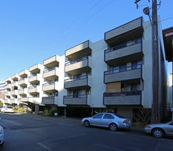 Bethany Court in Victoria, BC - Building Photo - Building Photo