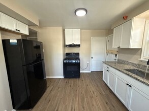 This beautifully updated 3-bedroom, 1-bath in Detroit, MI - Building Photo - Building Photo