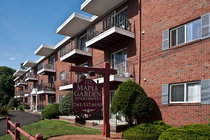 Maple Gardens in Weymouth, MA - Foto de edificio