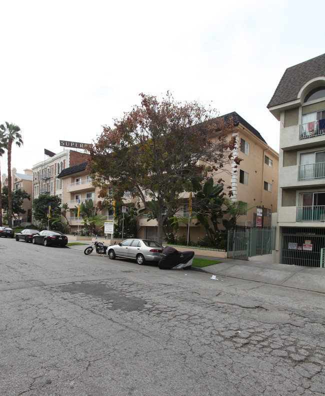 Wilshire Berendo Metropolitan in Los Angeles, CA - Foto de edificio - Building Photo